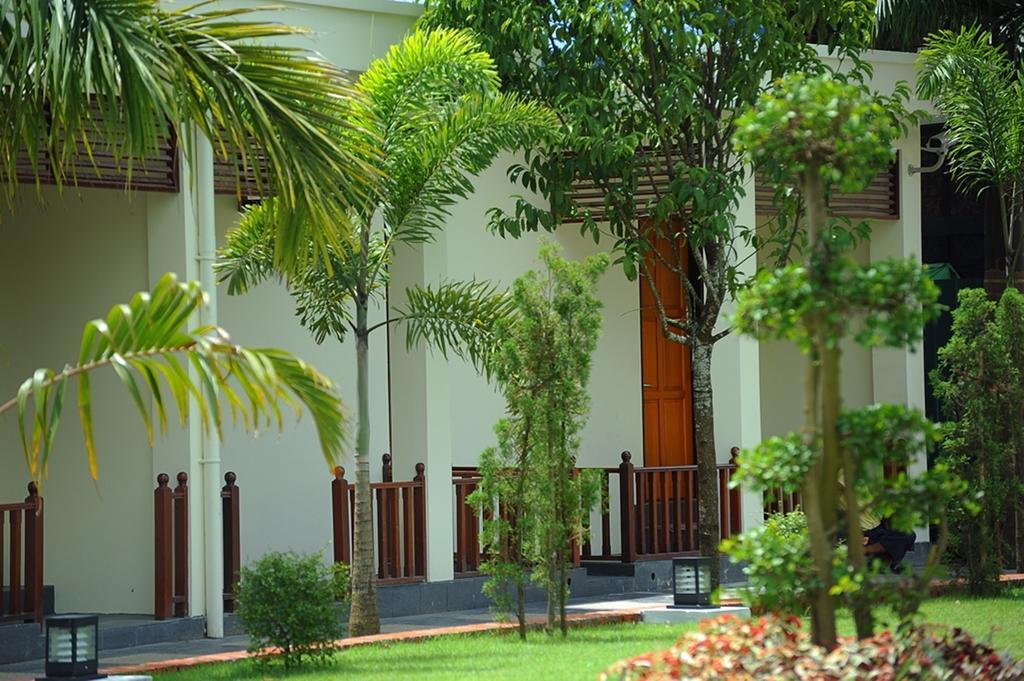 Royal Golden View Hotel Rangum Exterior foto