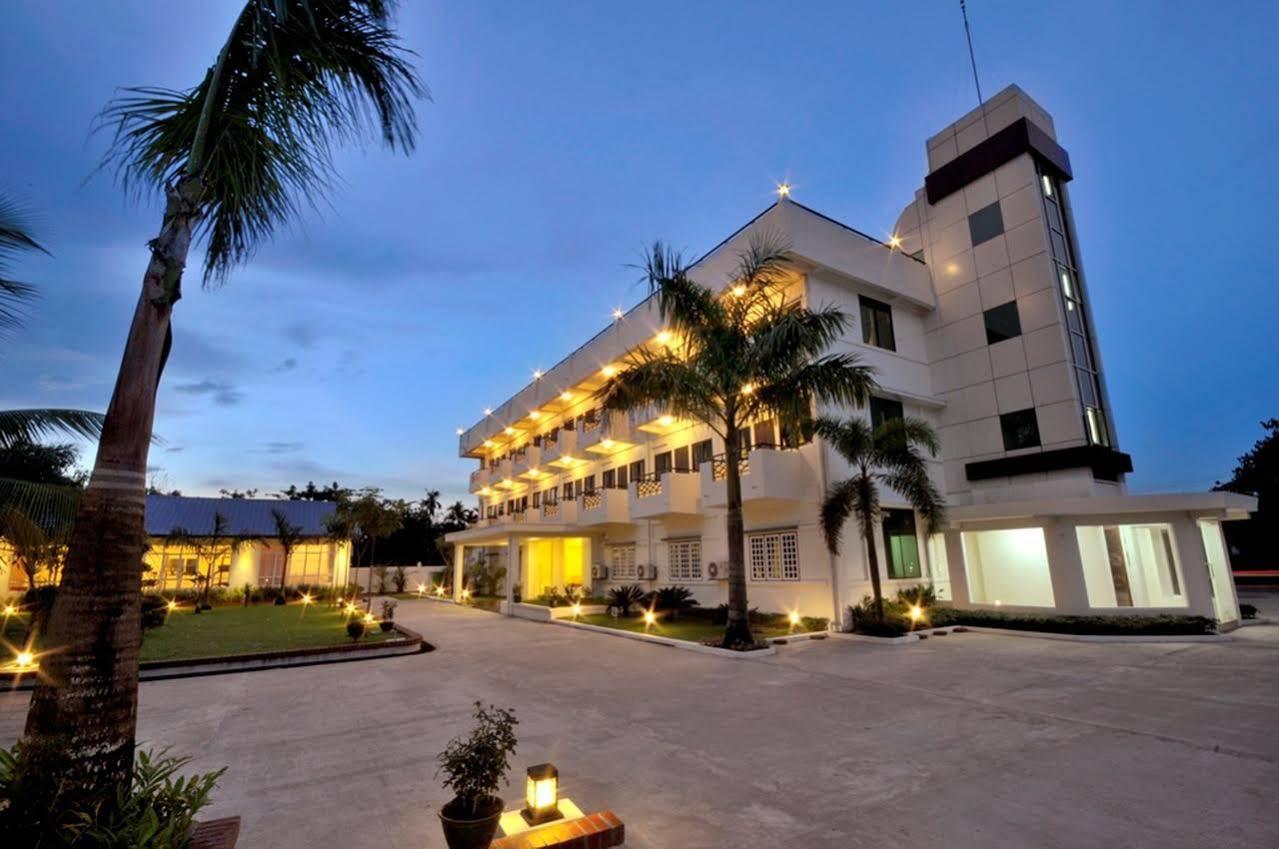 Royal Golden View Hotel Rangum Exterior foto