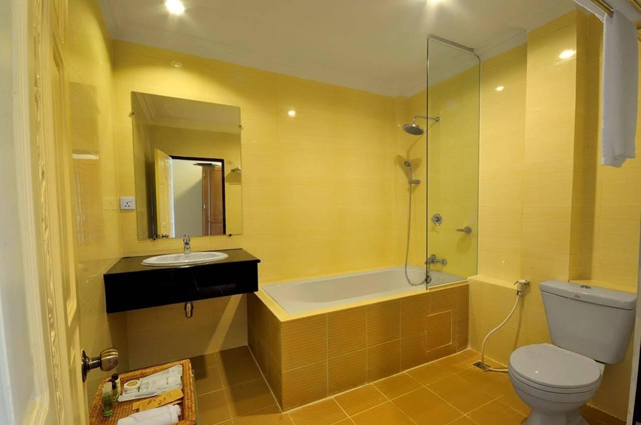Royal Golden View Hotel Rangum Exterior foto